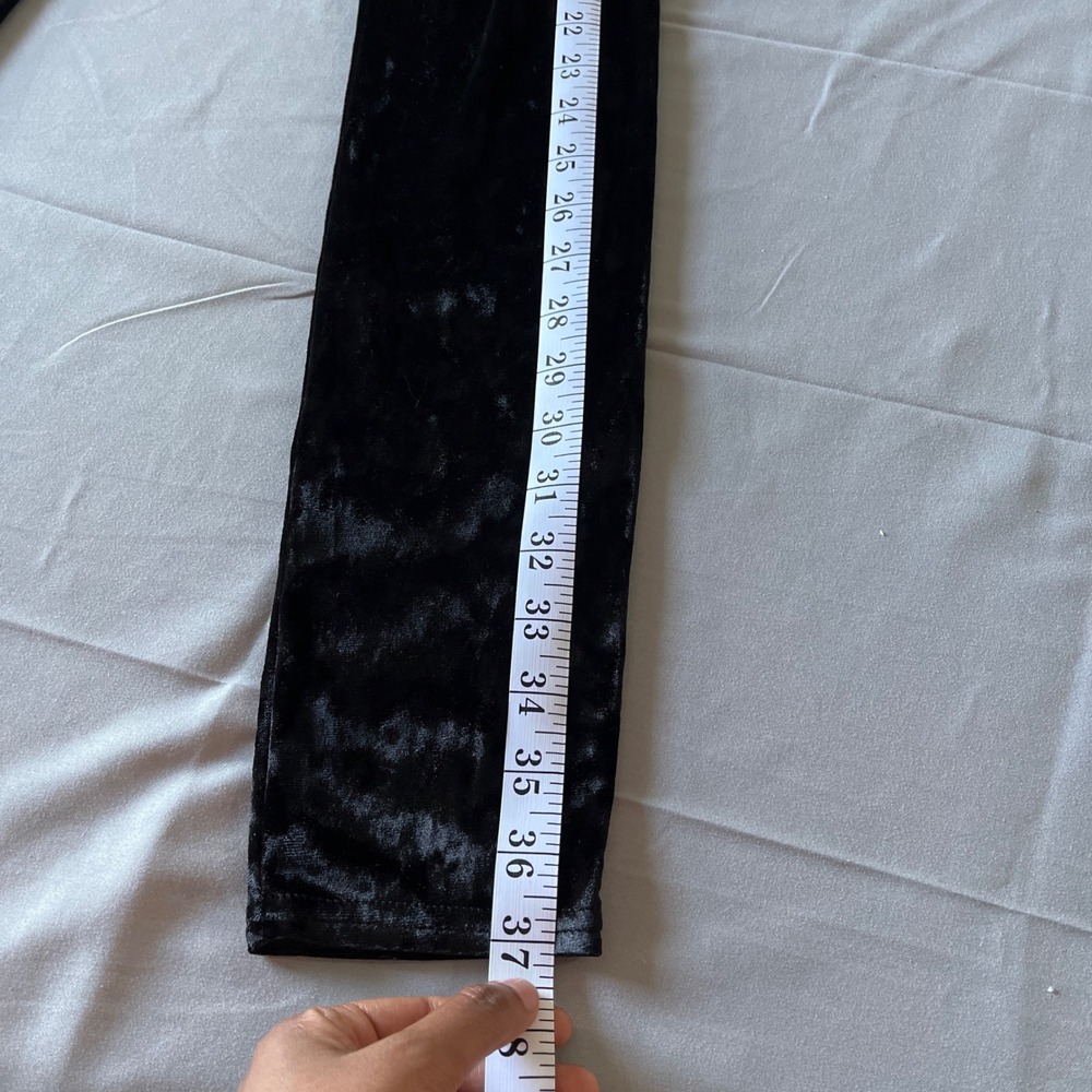 Fabletics High-Waisted Velvet
Crushed Velour Crossover
Legging Size‎ M Black - Picture 9 of 10